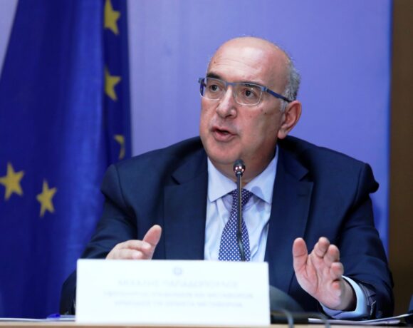 Στα δικαστήρια θα κριθεί η σκανδαλώδης απόφαση για τον περιορισμό της επιχειρηματικής δραστηριότητας των αυτοκινήτων με οδηγό | Δυσφημεί τον ελληνικό Τουρισμό