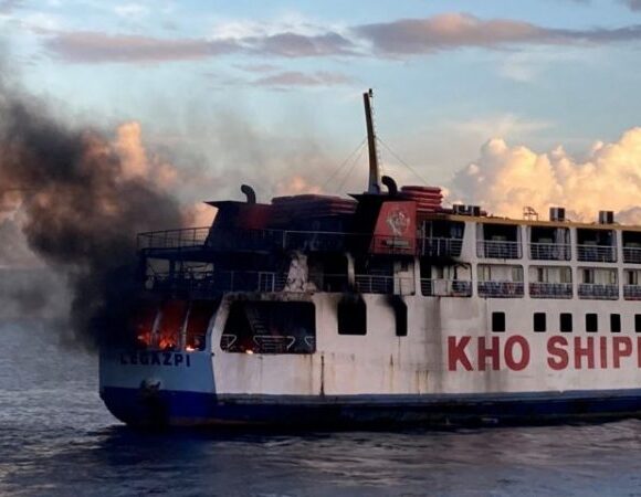 Φωτιά σε πλοίο στις Φιλιππίνες: Η ακτοφυλακή διέσωσε όλους τους επιβαίνοντες