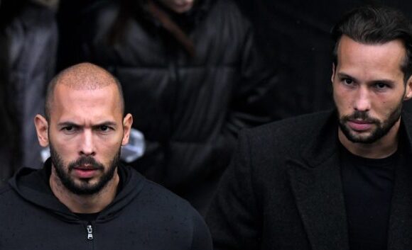 Άντριου Τέιτ: Μηνύει τα θύματά του για δυσφήμιση ενώ εκείνα δέχονται διαδικτυακό εκφοβισμό