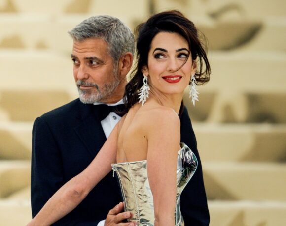 Αμάλ Κλούνεϊ – Η γεμάτη ζωή, το στυλ και η επιρροή της πιο διάσημης δικηγόρου του κόσμου