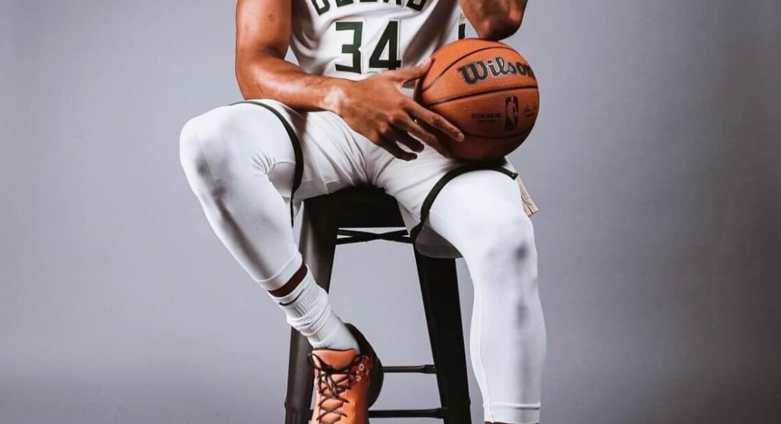 Γιάννης Αντετοκούνμπο: Στον δρόμο προς το κλαμπ των Billionaires – Οι «χρυσές» Business και το… 4ο συμβόλαιο με τους Μπακς (pics)