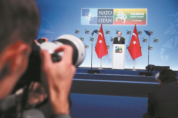 Δεν εγκαταλείπει τα τερτίπια ο «Σουλτάνος»
