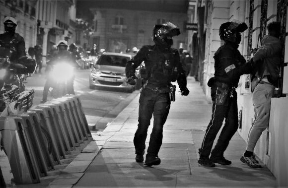 Δολοφονία 17χρονου στη Γαλλία: Γιατί η Αριστερά του 2023 δεν είναι αυτή του 2005