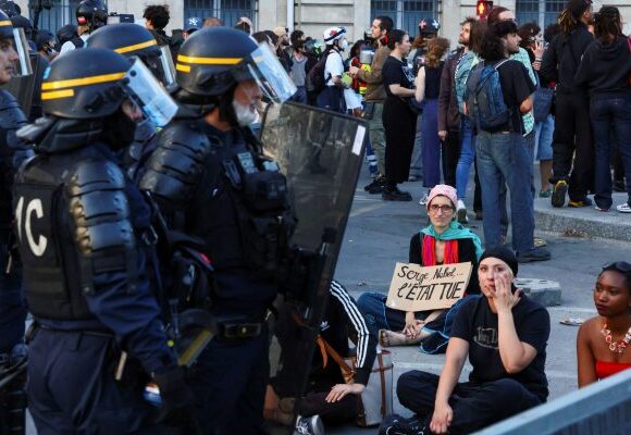 Δολοφονία 17χρονου στη Γαλλία: Μαρτυρία τρίτου επιβάτη – «Ο αστυνομικός είπε πυροβόλησέ τον» – Θα κηρυχθεί κατάσταση έκτακτης ανάγκης;