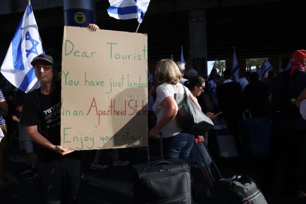 Επεισόδια στο Ισραήλ: Έκρυθμη η κατάσταση στο διεθνές αεροδρόμιο του Τελ Αβίβ – Σύγκρουση διαδηλωτών και αστυνομικών