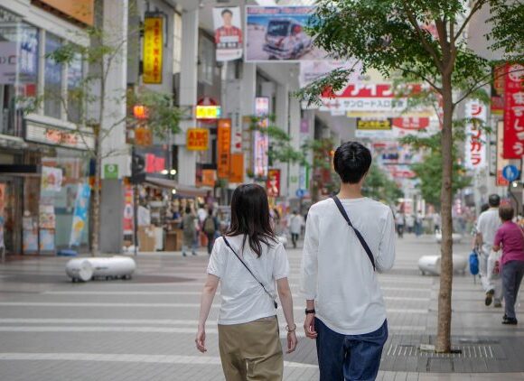 Ιαπωνία: Οργή για τις συμβουλές προς τις εγκύους – «Μαγειρέψτε, καθαρίστε, κάντε μασάζ στον σύζυγο»