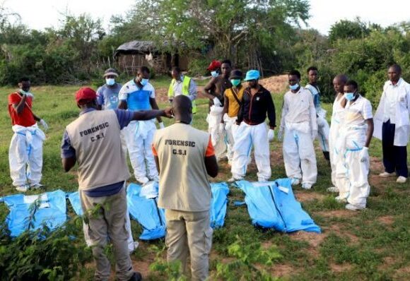 Κένυα: Πάνω από 400 τα θύματα της αίρεσης που νήστευαν μέχρι θανάτου – Παιδιά ξυλοκοπήθηκαν και στραγγαλίστηκαν
