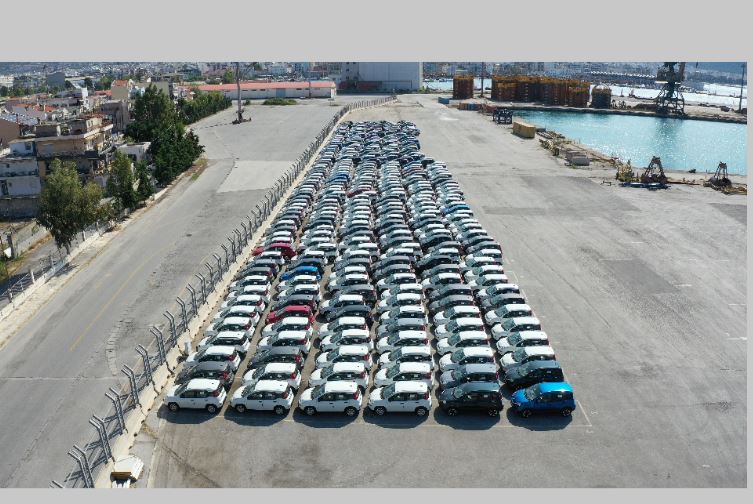 Νέο Ro Ro πλοίο ξεφόρτωσε εκατοντάδες αυτοκίνητα στο λιμάνι του Βόλου