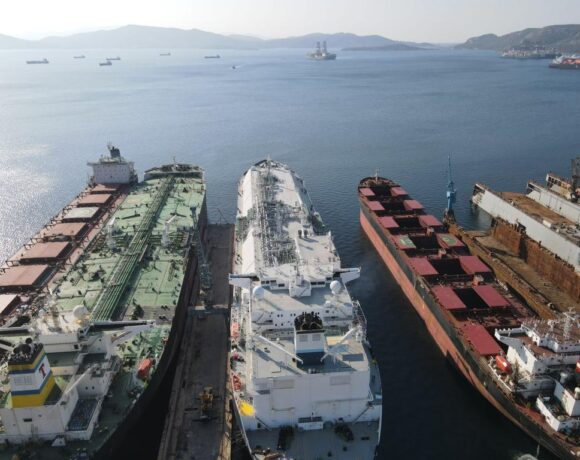 Ναυπηγεία Ελευσίνας: Κατέπλευσε σήμερα για επισκευή το 29ο πλοίο που ανήκει στον Θεόδωρο Βενιάμη