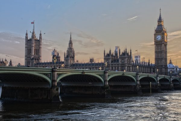 Περισσότερα από 700 πυροβόλα όπλα κατασχέθηκαν στην Βρετανία