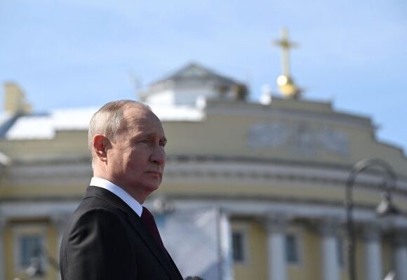 Ρωσία: Ο Πούτιν μιλά για ειρήνη στην Ουκρανία αλλά ετοιμάζεται για μεγαλύτερο πόλεμο