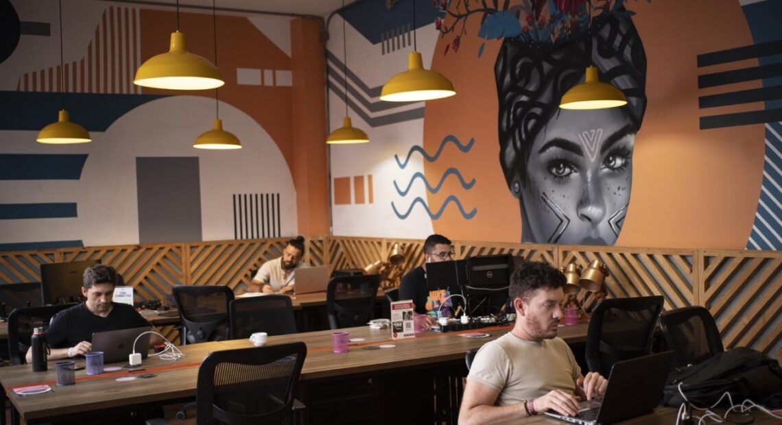 Selina Hospitality: Συμφωνία χρηματοδότησης με την Global University Systems (pics)