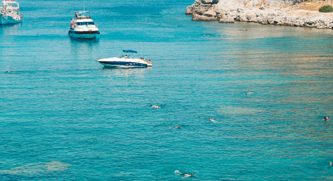 Αυτό είναι το δημιουργικό της καμπάνιας «rhodes, What You Love Is Here» | ΦΩΤΟ