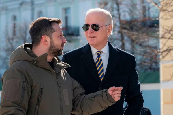 ΗΠΑ: Μπάιντεν και Ζελένσκι συζήτησαν για την εκπαίδευση των ουκρανών πιλότων στα F 16