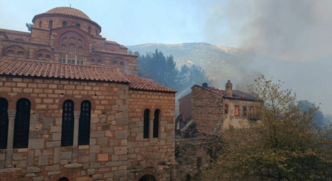 Μονή Οσίου Λουκά: Εγκρίθηκαν οι πιστώσεις αποκατάστασης μετά τη φωτιά