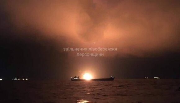 Ρωσία: Εκρήξεις κοντά στη γέφυρα της Κριμαίας – «Ουκρανική επίθεση» σε ρωσικό δεξαμενόπλοιο