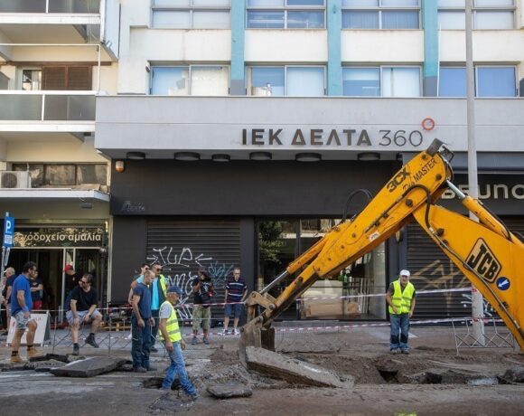 Χωρίς νερό το κέντρο της Θεσσαλονίκης – Έσπασε αγωγός της ΕΥΑΘ