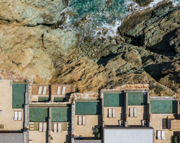 Acro Suites: Αυτό είναι το πιο θεαματικό ξενοδοχείο της Κρήτης – Στέκεται πάνω σε έναν εντυπωσιακό γκρεμό