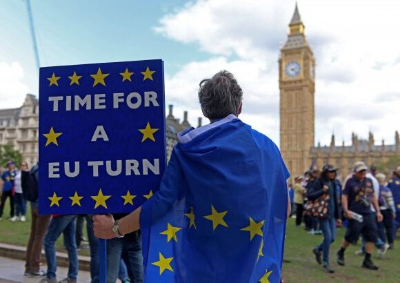 Brexit: Μεγάλη διαδήλωση για την επιστροφή της Μεγάλης Βρετανίας στην Ee