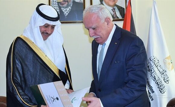 Για πρώτη φορά μετά 30 χρόνια, επίσημη αντιπροσωπεία της Σαουδικής Αραβίας στη Δυτική Όχθη