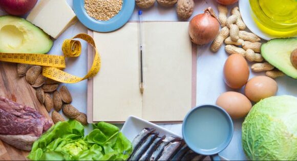 Γιατί οι επιστήμονες λένε ότι πρέπει να ξεχάσουμε ότι ξέρουμε για το φαγητό, τις δίαιτες και τα φάρμακα;