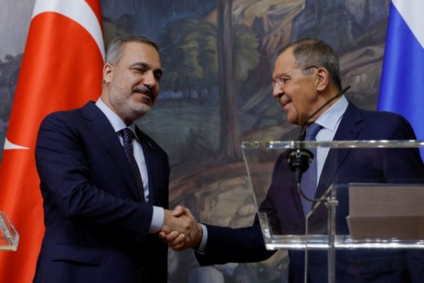 Λαβρόφ: Η Μόσχα χαιρετίζει «την ανεξάρτητη εξωτερική πολιτική της Αγκυρας»
