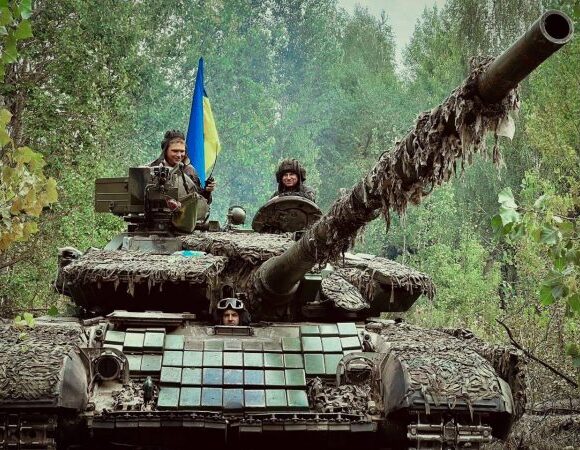 Πόλεμος στην Ουκρανία: «Ρωγμή» στην ΕΕ η ανακοίνωση της Πολωνίας για την προμήθεια όπλων – «Δώρο στον Πούτιν»