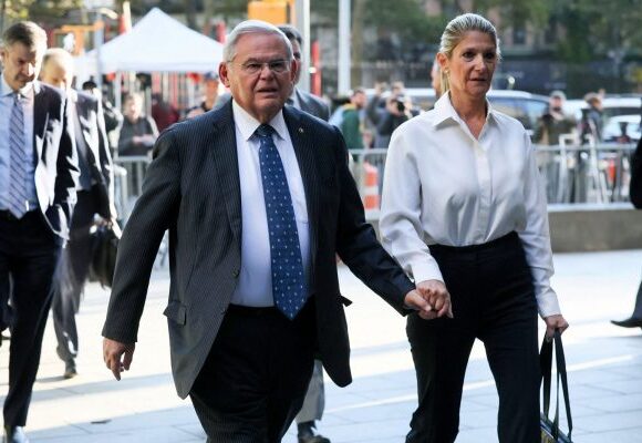 Ρόμπερτ Μενέντεζ: Δηλώνει αθώος – Αφέθηκε ελεύθερος με εγγύηση