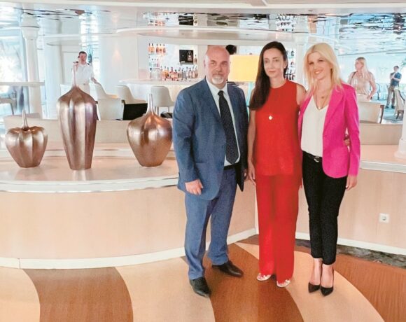 Το «crystal Symphony» σαλπάρει από Πειραιά για κρουαζιέρες πολυτελείας (pics)