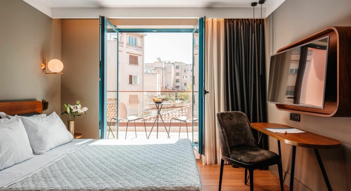 Bob W: Στην Αιόλου μετά το Deal με την Blend Development της οικογένειας Καλλιτσάντση για το “blend Hotel” (pics)