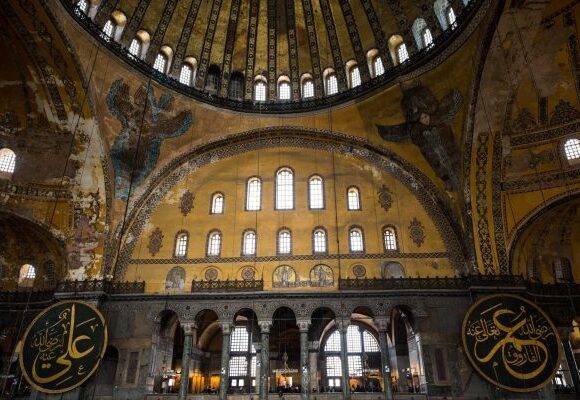 Αγιά Σοφιά: «Μέχρι στιγμής δεν υπάρχει πρόβλεψη για κλείσιμο»