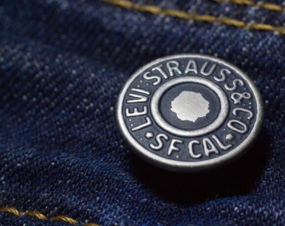 Γιατί… «ξέφτισε» το τζιν της Levi’s