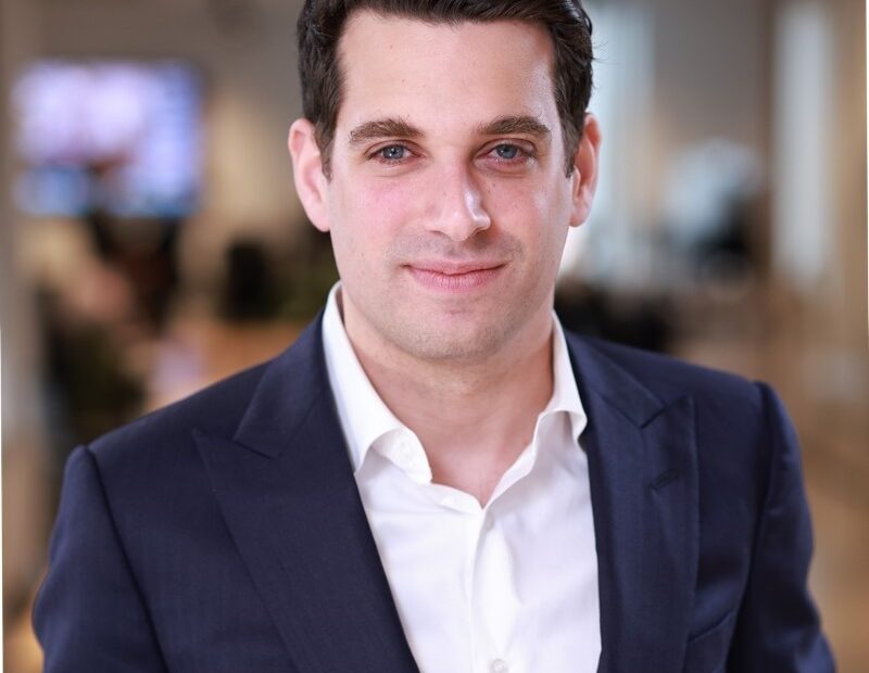 Γιώργος Πετρόχειλος: Ο Έλληνας πίσω από την Catalio και το Deal με την Kkr (pics)