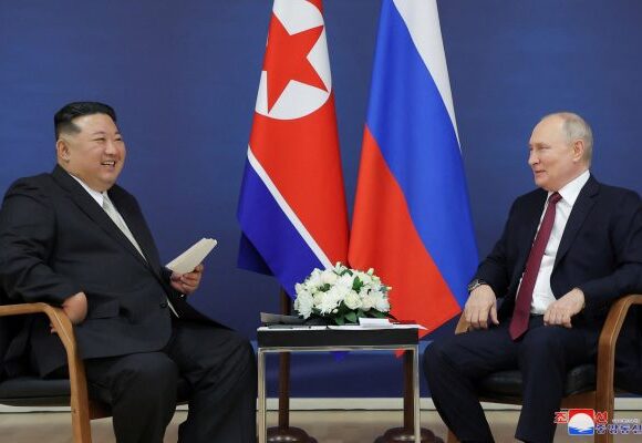 ΗΠΑ: Η Βόρεια Κορέα παρέδωσε στη Ρωσία στρατιωτικό υλικό για χρήση κατά της Ουκρανίας