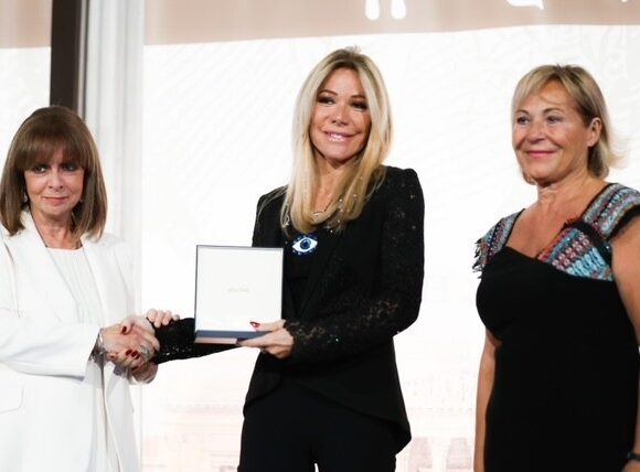 Μαριάννα Λάτση: Βραβεύτηκε ως σύγχρονη Εθνική Ευεργέτιδα από την Πρόεδρο της Δημοκρατίας (pics)