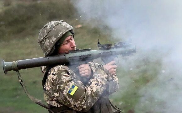 Ουκρανία: Θα συνεχίσουμε να πιέζουμε στρατιωτικά την κατεχόμενη Κριμαία, λέει ο Ζελένκσι