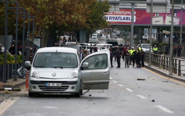 Τουρκία: Οι δράστες της επίθεσης στην Άγκυρα πιθανόν ήρθαν με αλεξίπτωτο πλαγιάς, λέει ο υπουργός Εσωτερικών