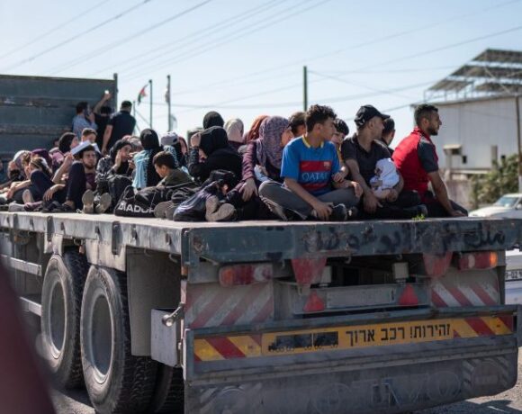 Χαμάς: Το Ισραήλ «χτυπά» Παλαιστίνιους που προσπαθούν να φύγουν προς τη νότια Γάζα