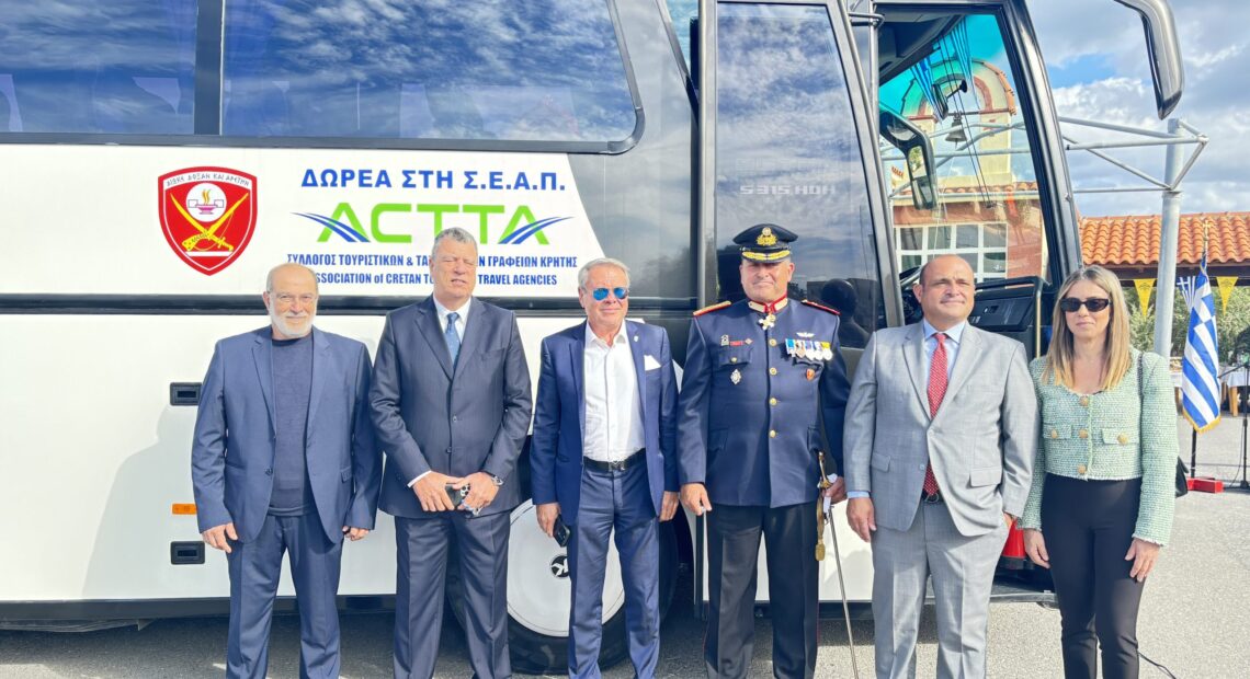 Δωρεά τουριστικού λεωφορείου των Τουριστικών & Ταξιδιωτικών Γραφείων Κρήτης στην ΣΕΑΠ