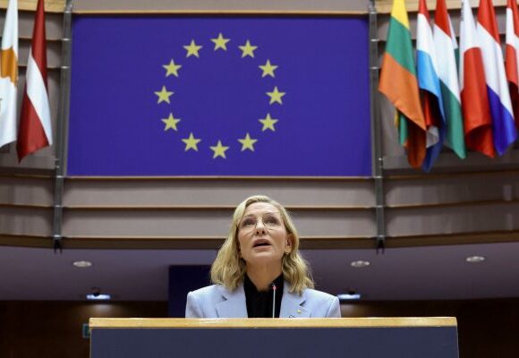 Ευρωκοινοβούλιο: Η Κέιτ Μπλάνσετ καλεί την ΕΕ να ενισχύσει τους πρόσφυγες και τις χώρες υποδοχής