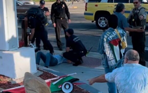 ΗΠΑ: Ερευνα για τον θάνατο Εβραίου μετά από συμπλοκή με φιλοπαλαιστίνιο διαδηλωτή στο Λος Αντζελες