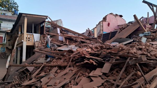 Νεπάλ: Τουλάχιστον 119 νεκροί από τα 6,4 Ρίχτερ – Αρκετά κτίρια έχουν καταρρεύσει