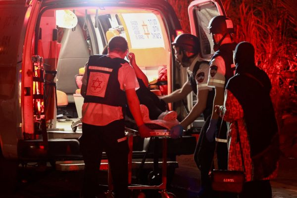 Πόλεμος Ισραήλ Χαμάς: Μπαράζ ρουκετών στο Τελ Αβίβ – Δύο τραυματίες