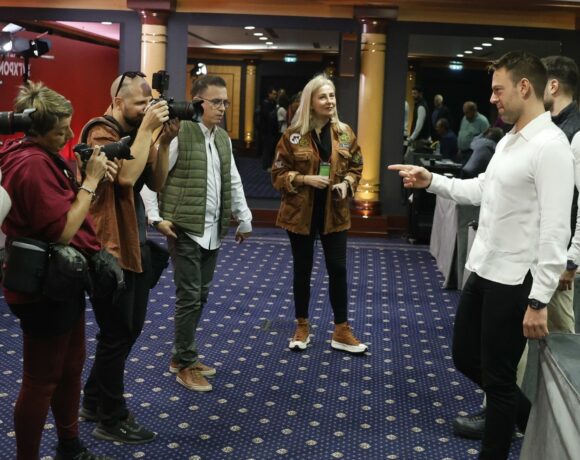 ΣΥΡΙΖΑ: Yστατη λύση με κείμενο προτείνουν «προεδρικοί» – Αποχώρησε ο Τζουμάκας από το κόμμα