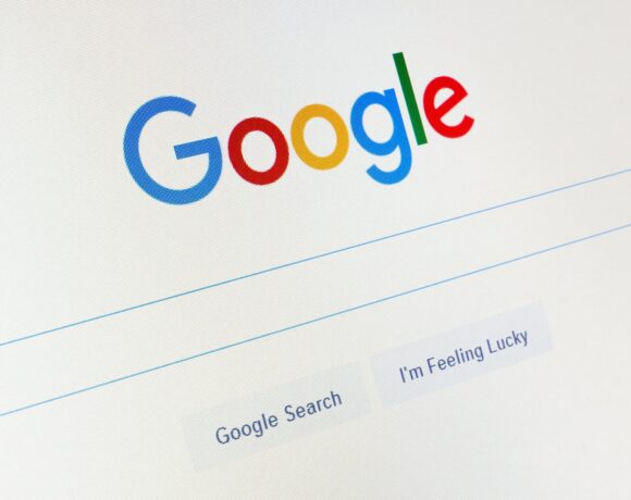 Google: Δίνει το τριπλάσιο μερίδιο εσόδων στην Apple από τους κατασκευαστές Android